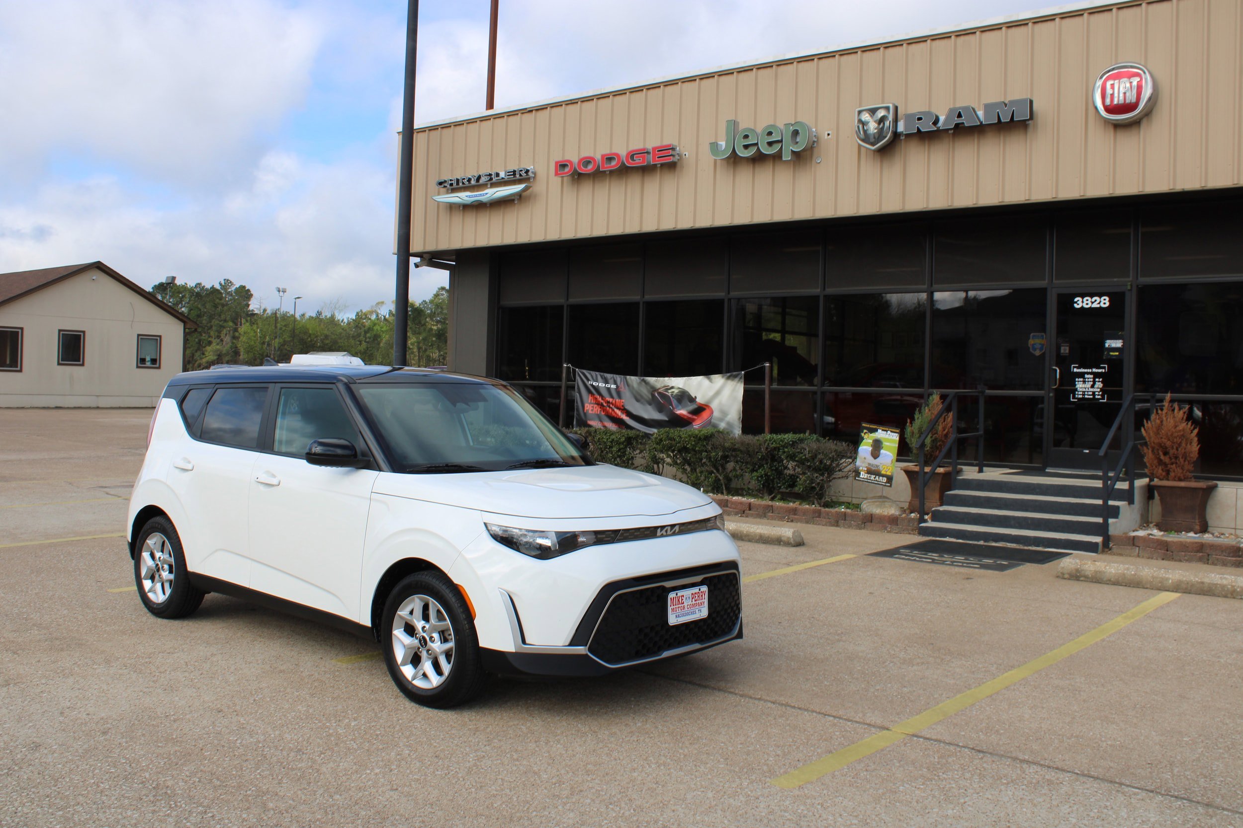 Used 2023 Kia Soul S FWD image 4