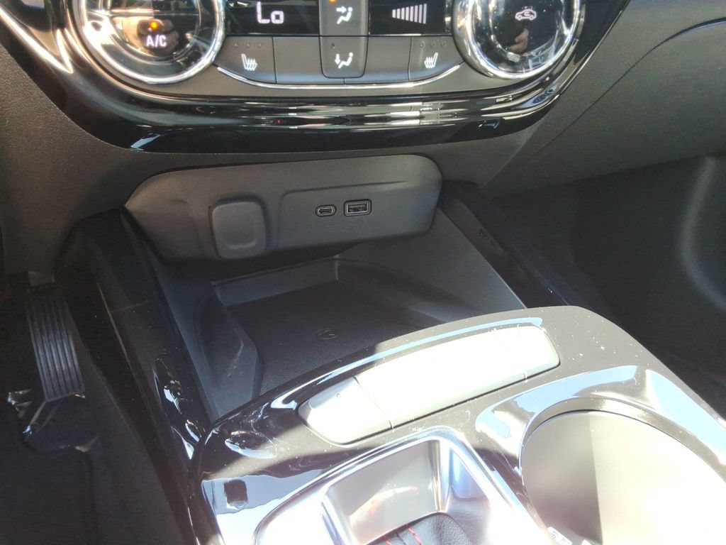 New 2026 Chevrolet Trax RS w/ Sunroof Package FWD image 31
