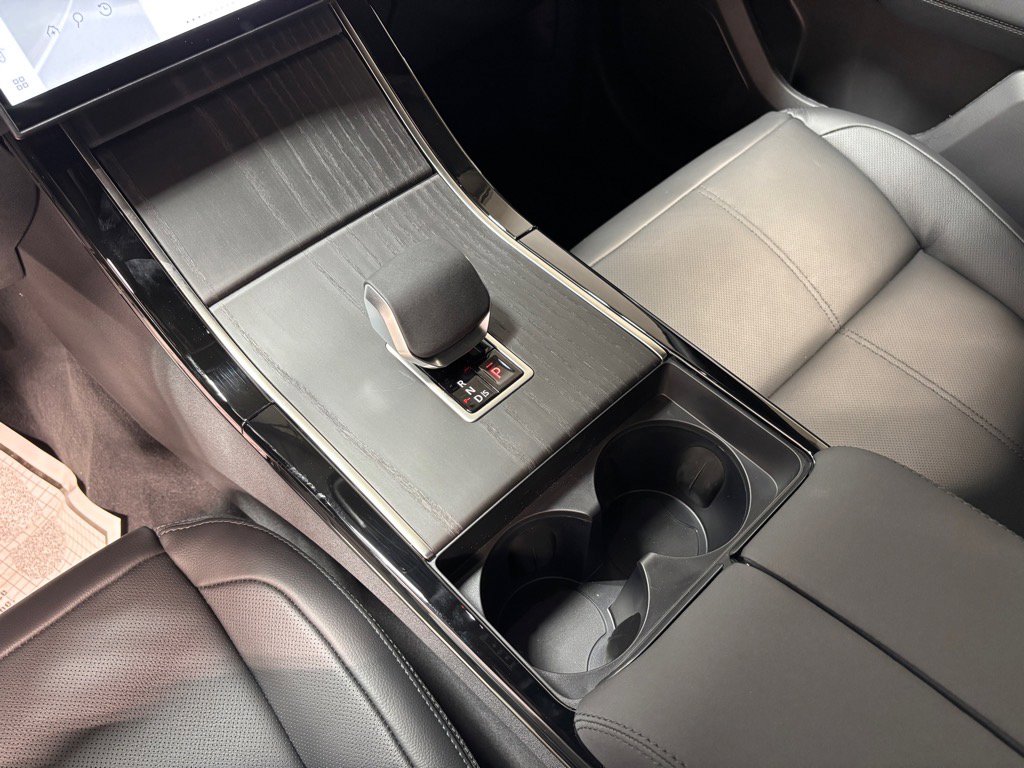 New 2026 Land Rover Range Rover Velar Dynamic SE image 14