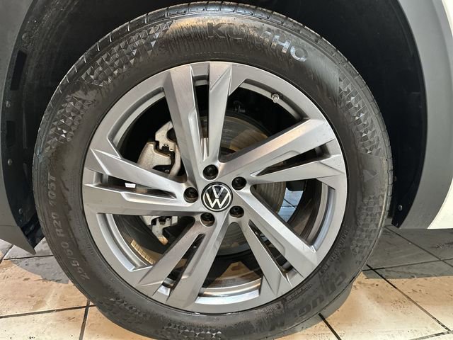 Used 2024 Volkswagen Atlas Cross Sport SEL R-Line image 21