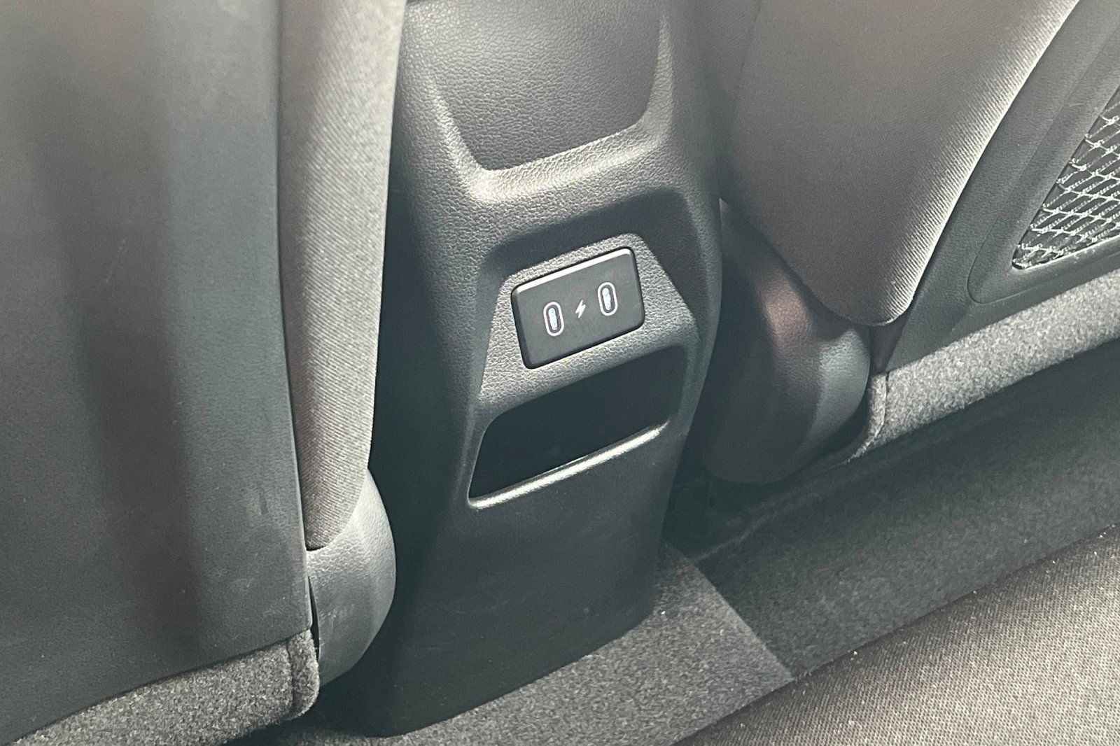 Certified 2025 Hyundai Venue SEL image 17