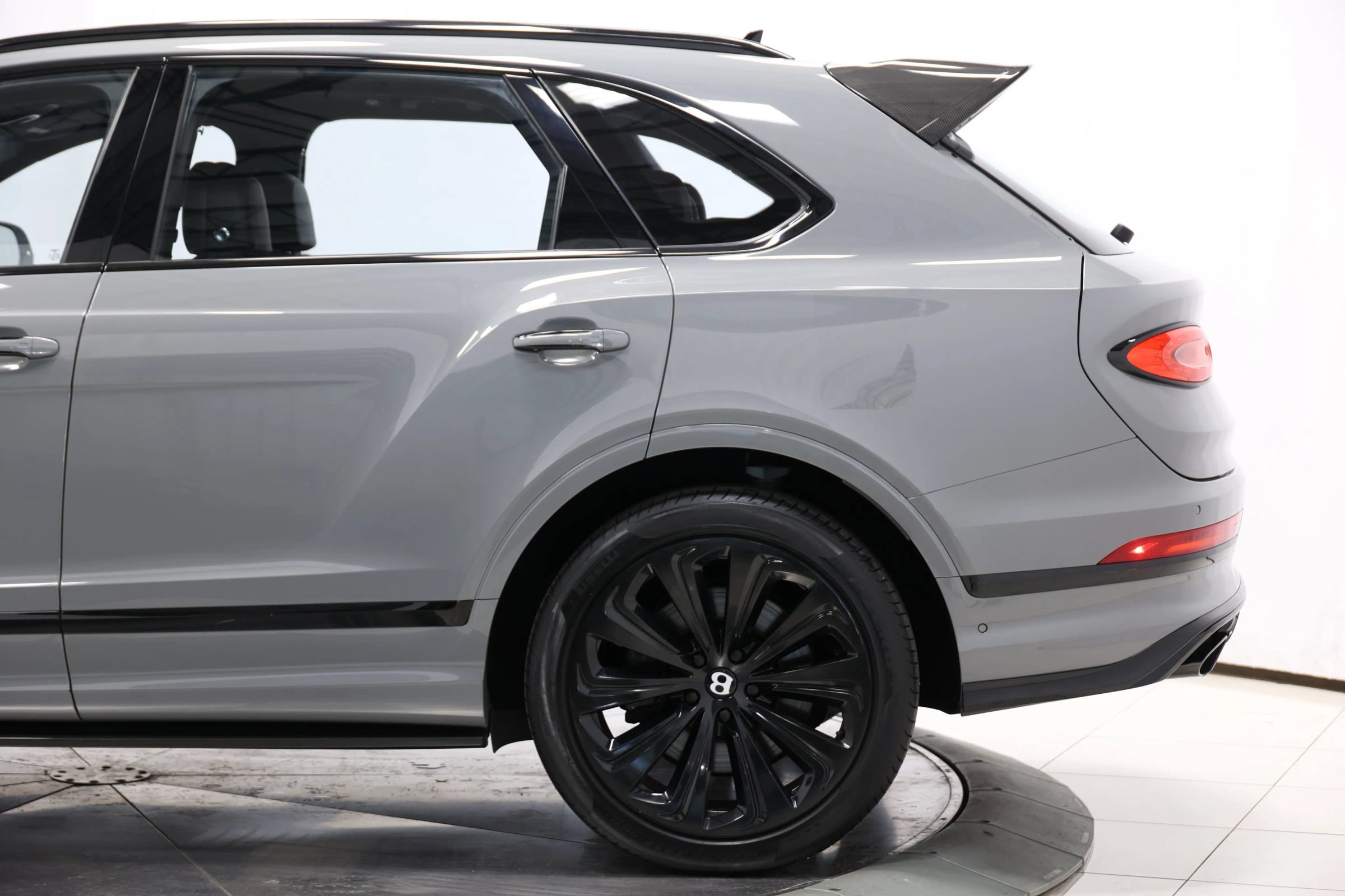 Used 2023 Bentley Bentayga AWD/4WD image 9