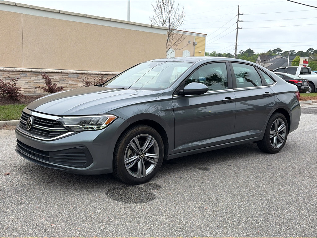 Used 2024 Volkswagen Jetta SE image 3