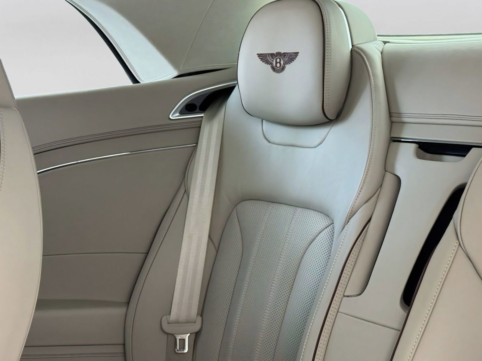 Used 2024 Bentley Continental GT AWD/4WD image 34