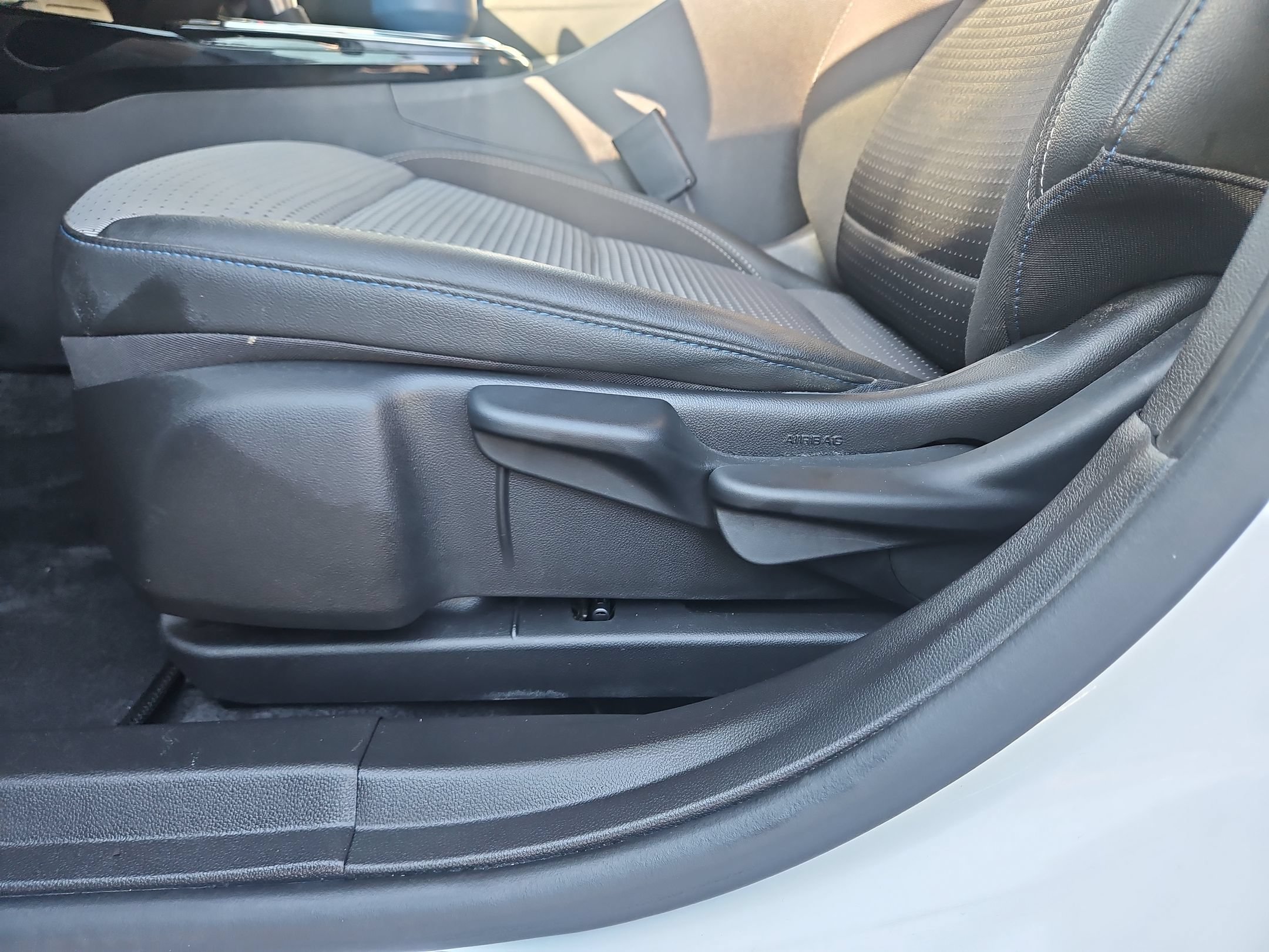 Used 2025 Chevrolet Trax LT FWD image 23