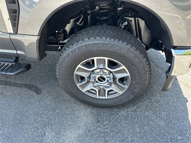 New 2025 Ford F350 XLT w/ FX4 Off-Road Package image 12