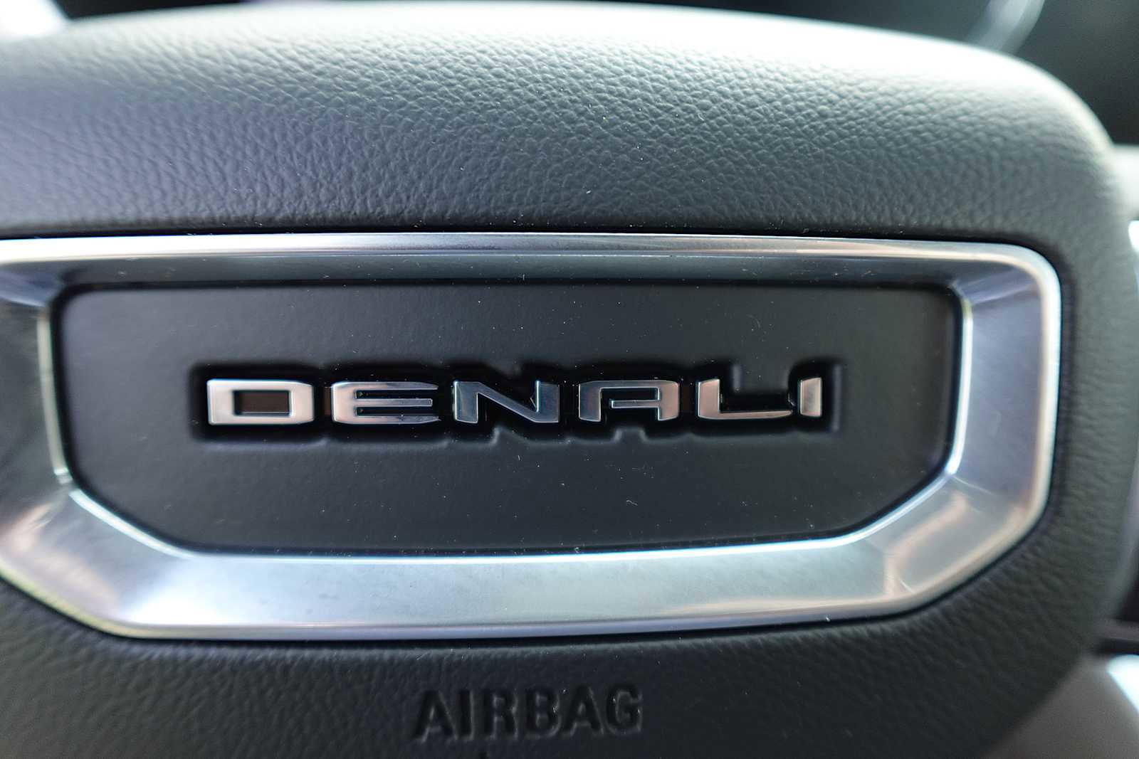 New 2026 GMC Canyon Denali w/ LPO, Denali Black Edition image 17