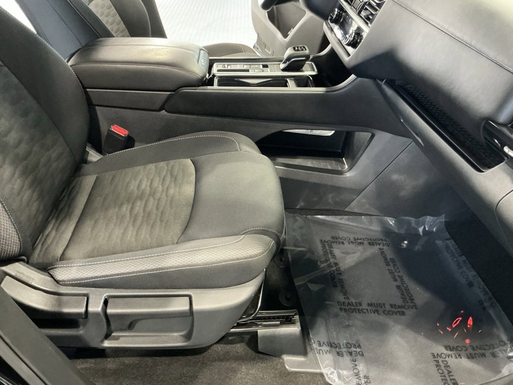 Used 2025 Nissan Pathfinder SV image 18