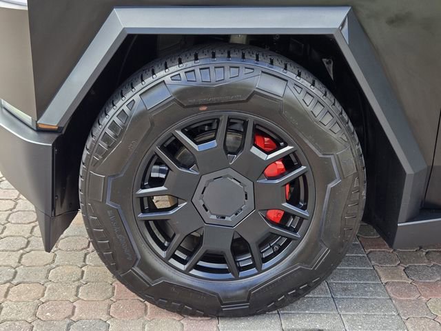 Used 2024 Tesla Cybertruck AWD Crew Cab image 10