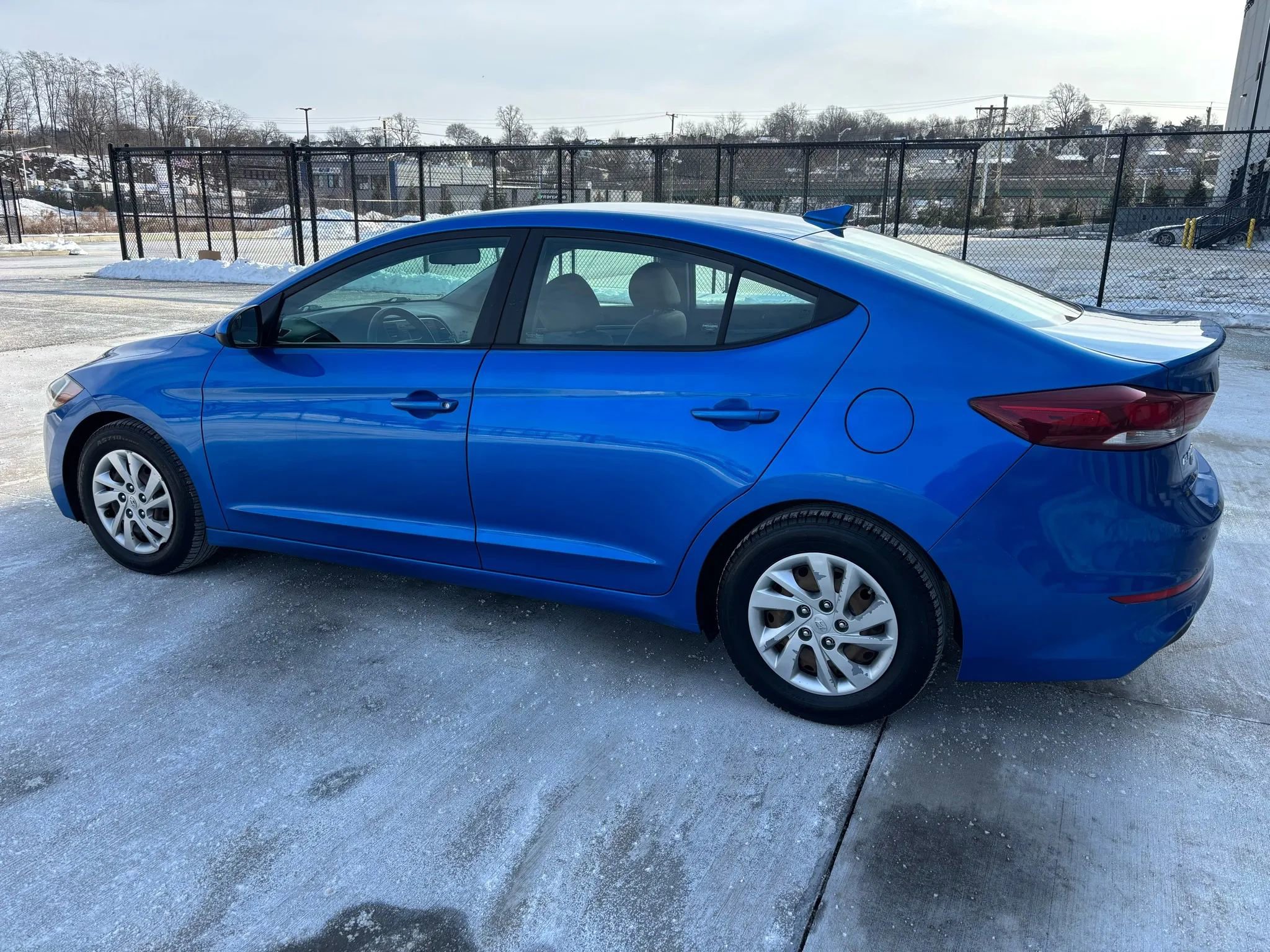 Used 2017 Hyundai Elantra SE image 5