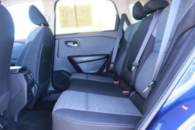 Used 2023 Nissan Rogue SV image 13