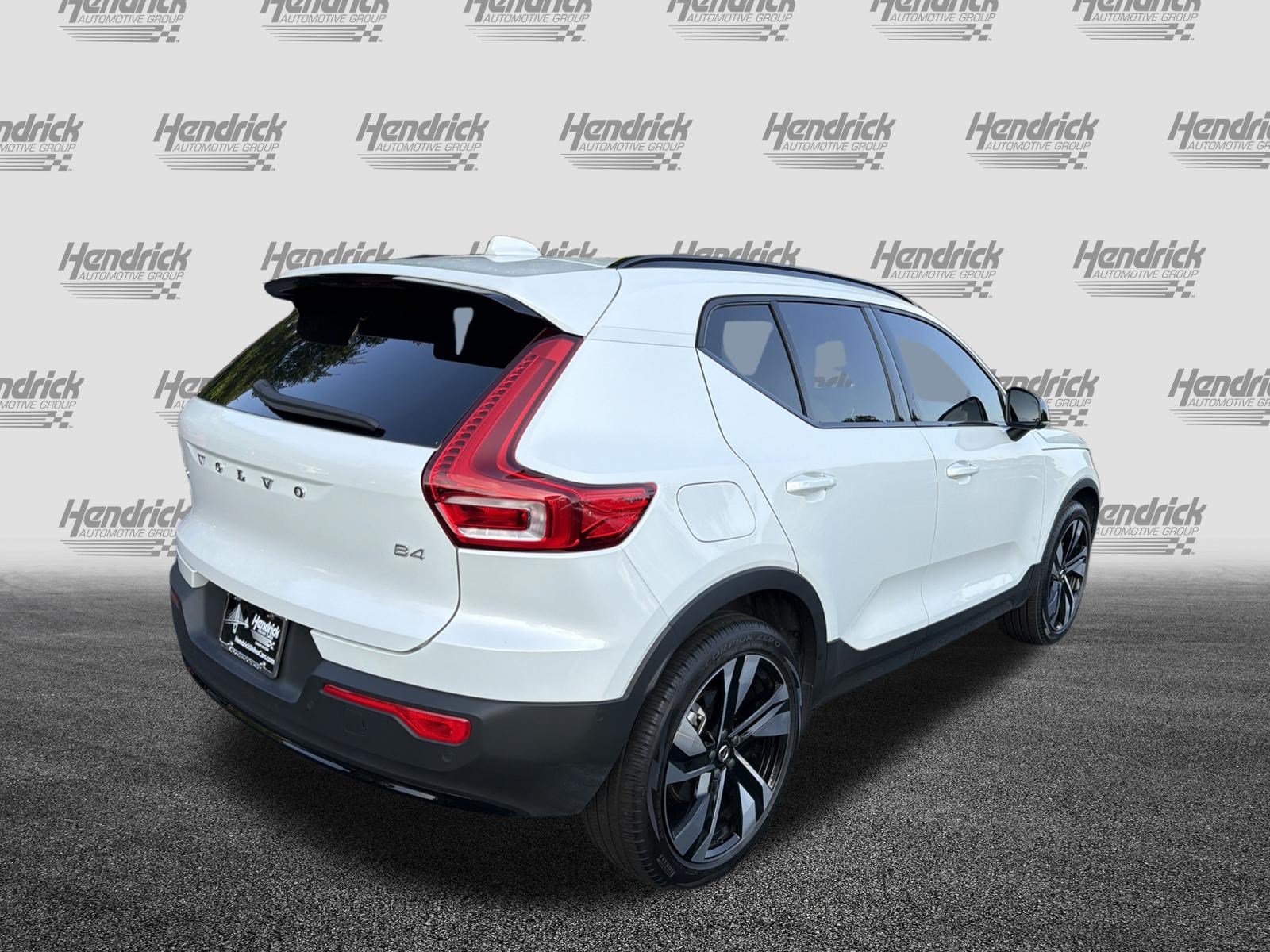 Certified 2023 Volvo XC40 B4 Plus w/ Protection Package Premier FWD image 10