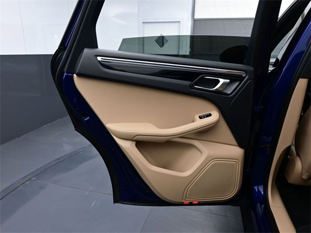 Used 2025 Porsche Macan image 13