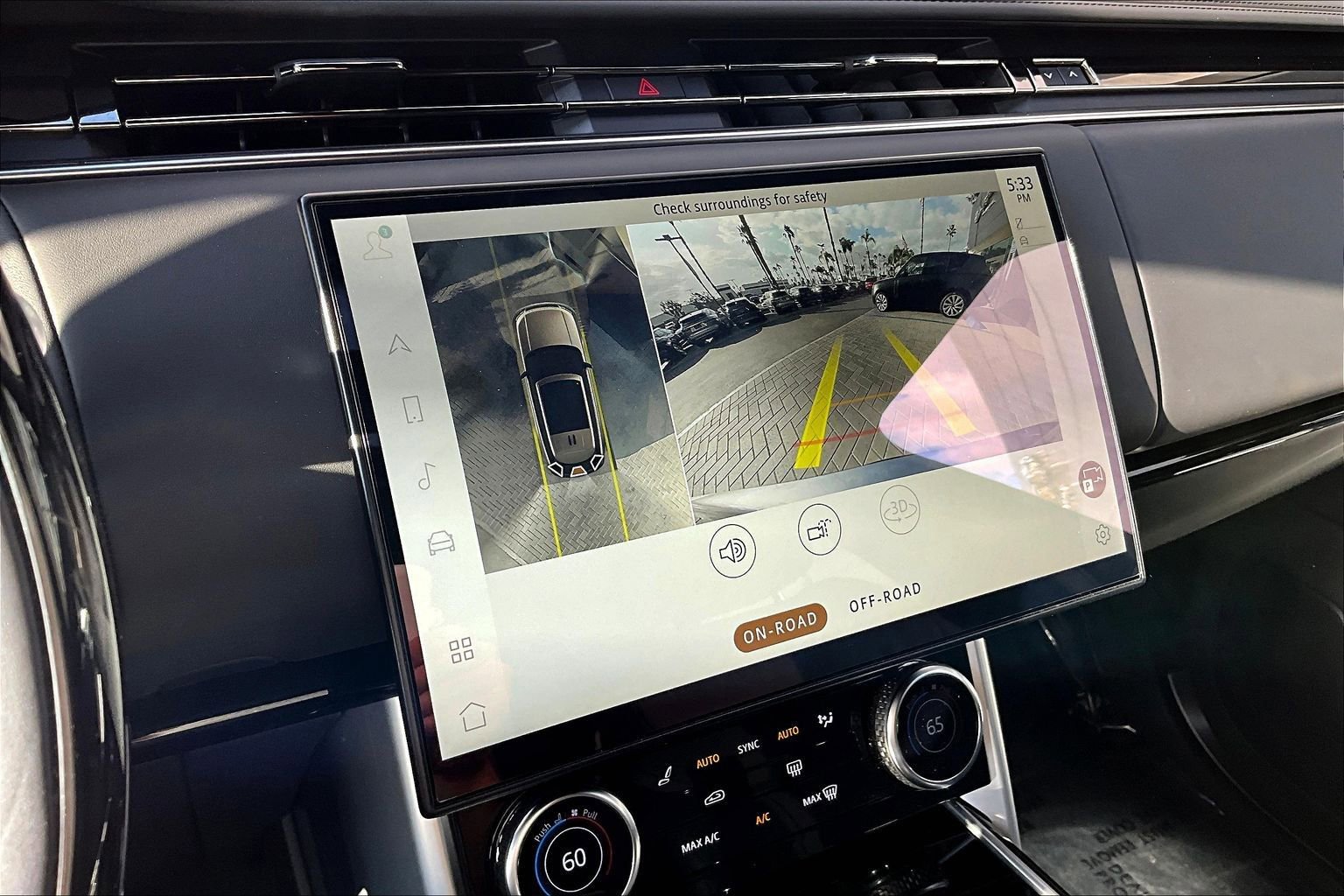 Used 2023 Land Rover Range Rover SE image 20