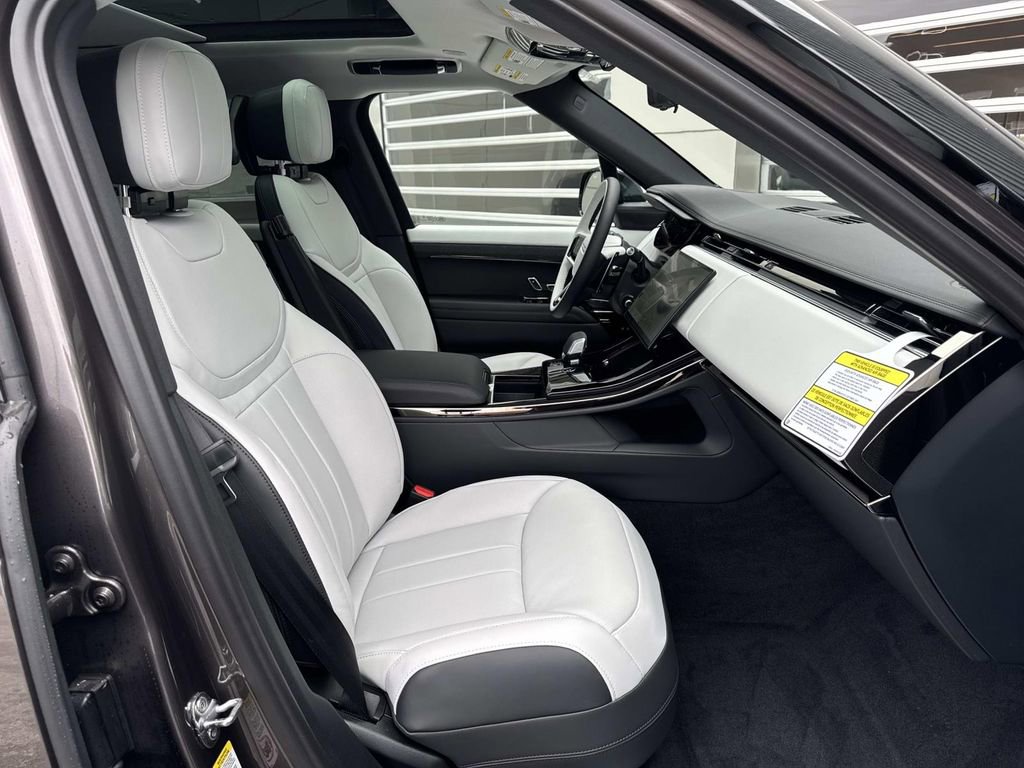 New 2026 Land Rover Range Rover Sport Dynamic SE AWD/4WD image 9