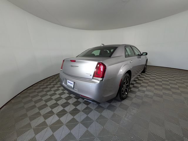 Used 2017 Chrysler 300 S AWD/4WD image 4