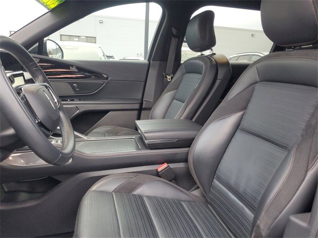 Certified 2024 Lincoln Nautilus Reserve w/ Jet Appearance Package (87T) image 16