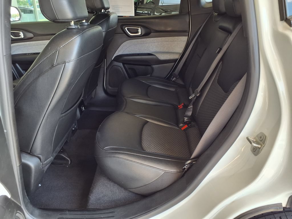 Used 2024 Jeep Compass Latitude AWD/4WD image 13