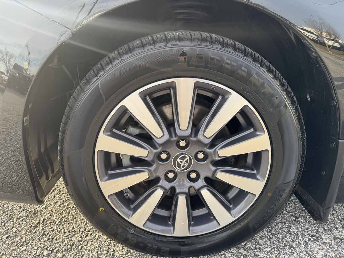 Used 2020 Toyota Sienna Limited Premium w/ Carpet Mat Package AWD/4WD image 33