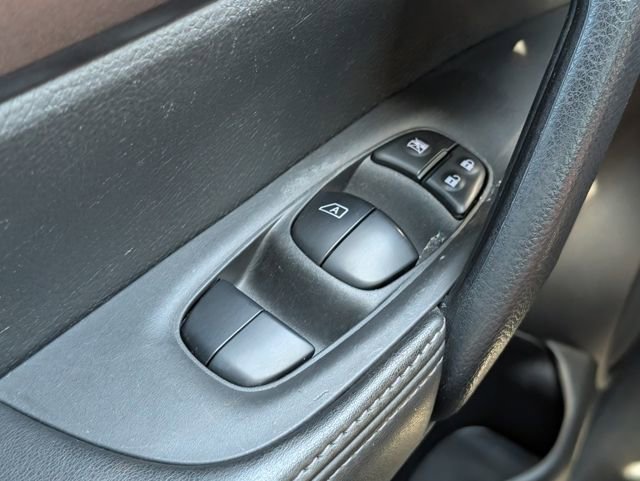 Used 2021 Nissan Rogue Sport S image 25