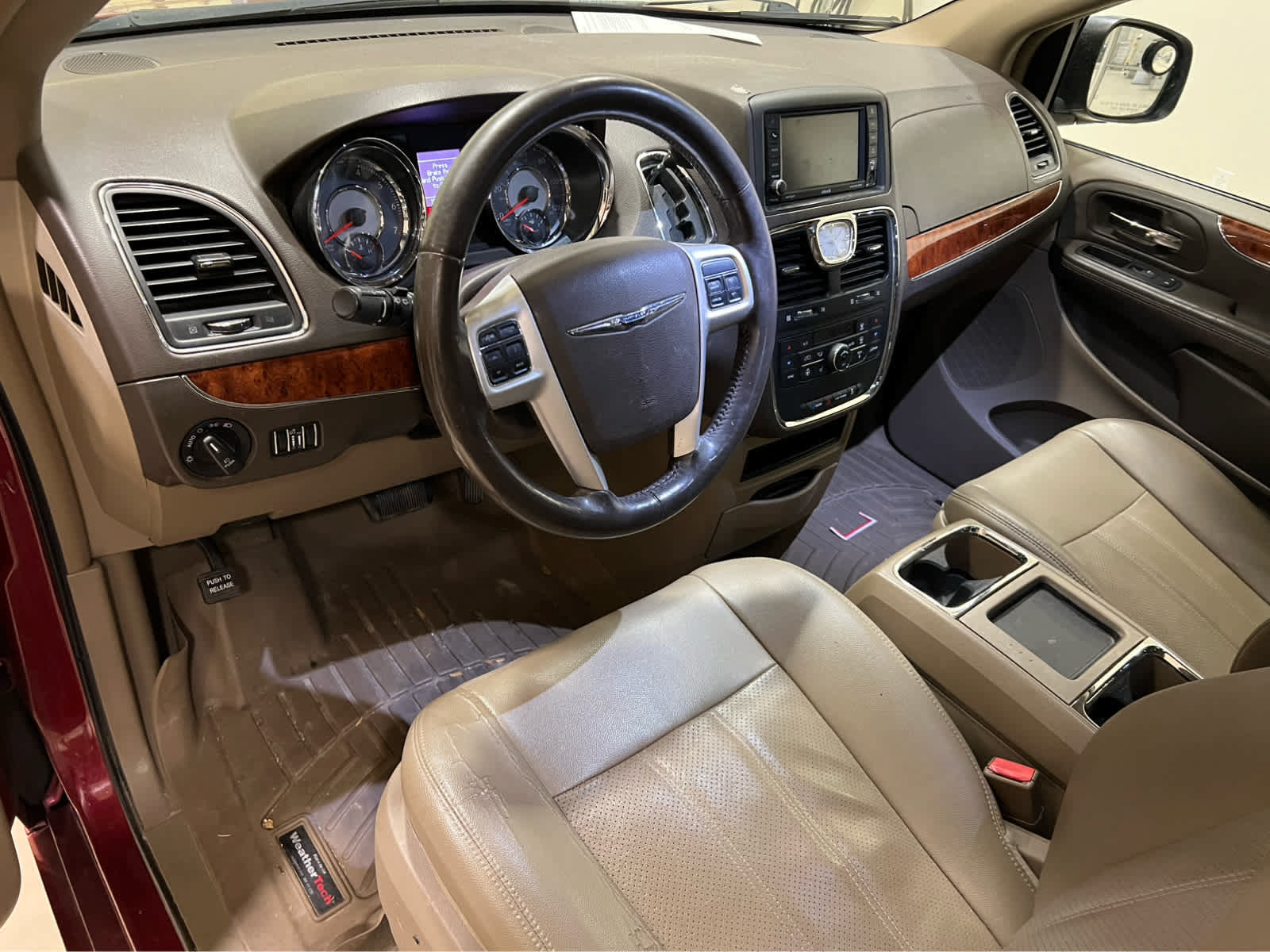 Used 2015 Chrysler Town & Country Touring-L w/ Driver Convenience Group FWD image 12