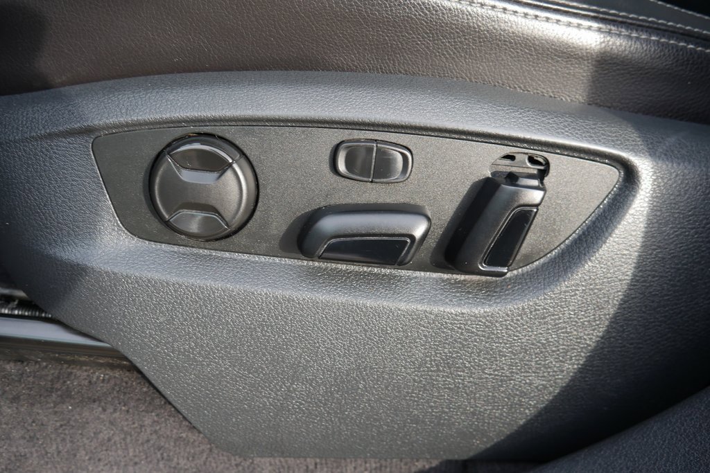 Used 2017 Volkswagen Touareg Wolfsburg Edition image 10