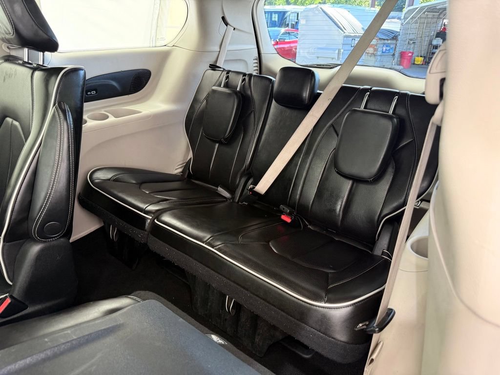 Used 2023 Chrysler Pacifica Limited FWD image 22