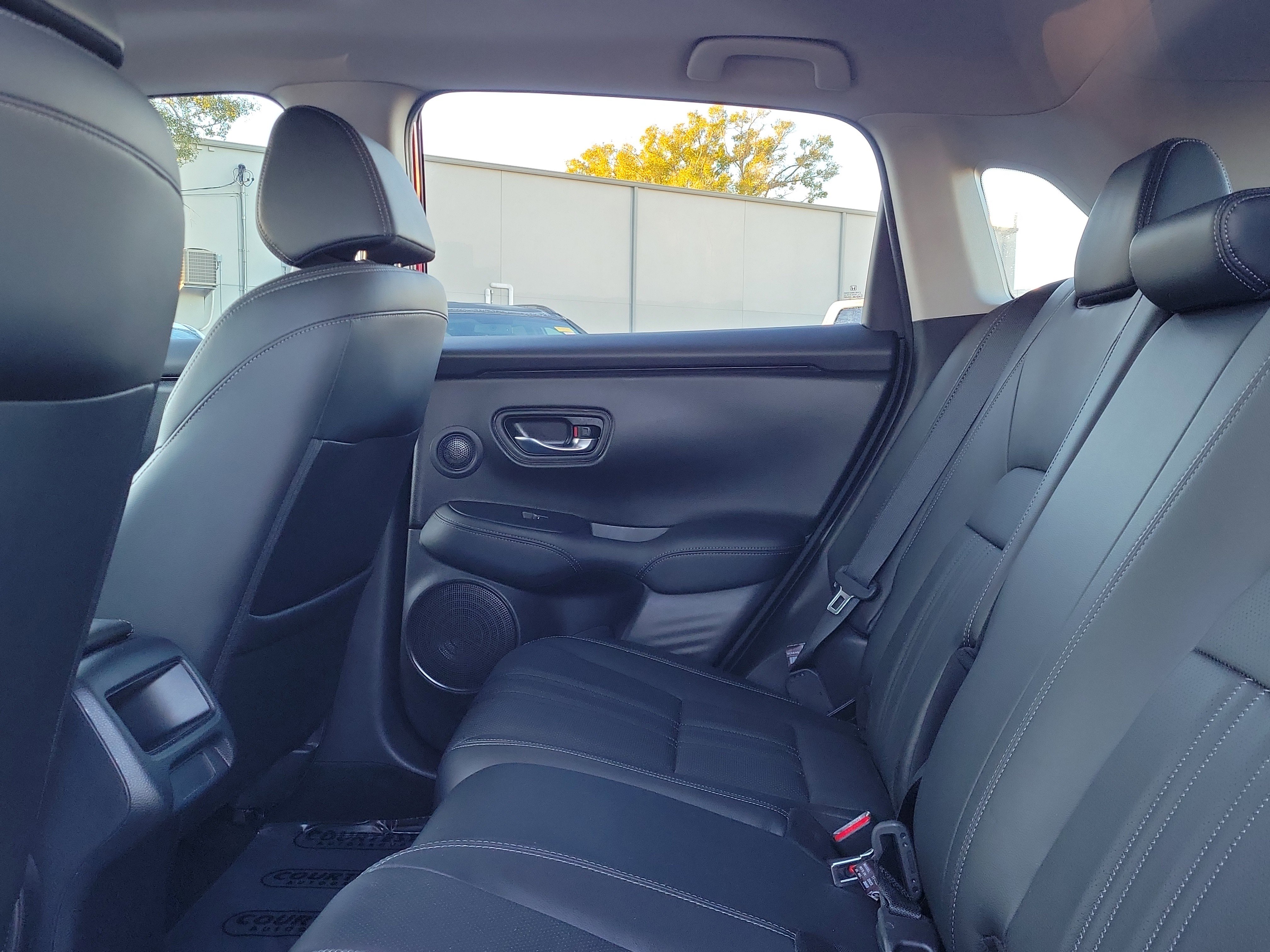 Used 2023 Honda HR-V EX-L image 10