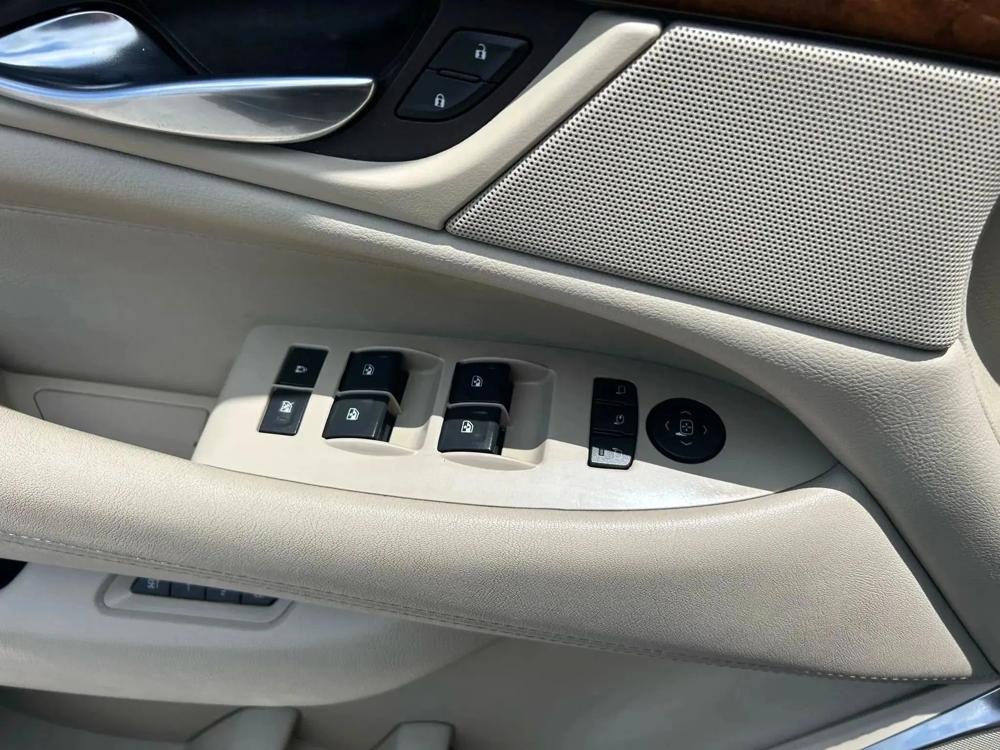 Used 2017 Cadillac Escalade ESV Premium Luxury image 30