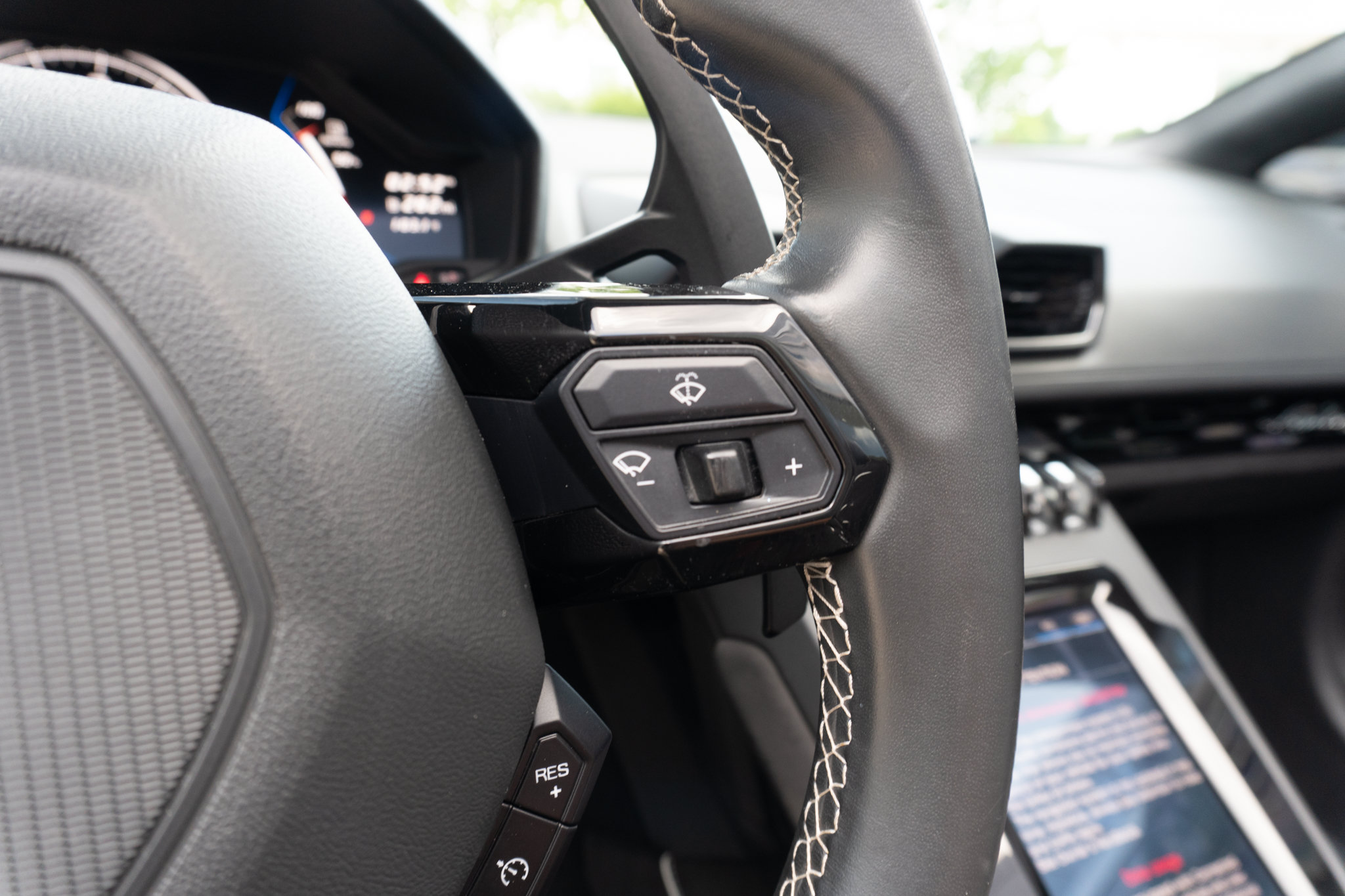 Used 2020 Lamborghini Huracan EVO AWD/4WD image 24