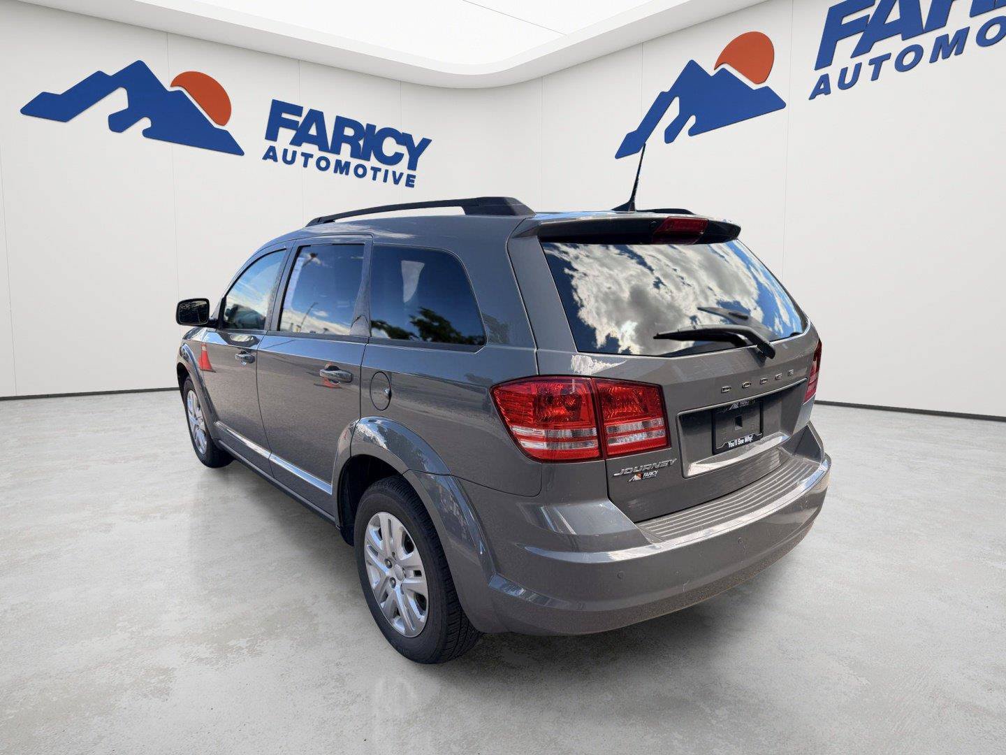 Used 2020 Dodge Journey SE w/ SE Popular Equipment Group FWD image 3