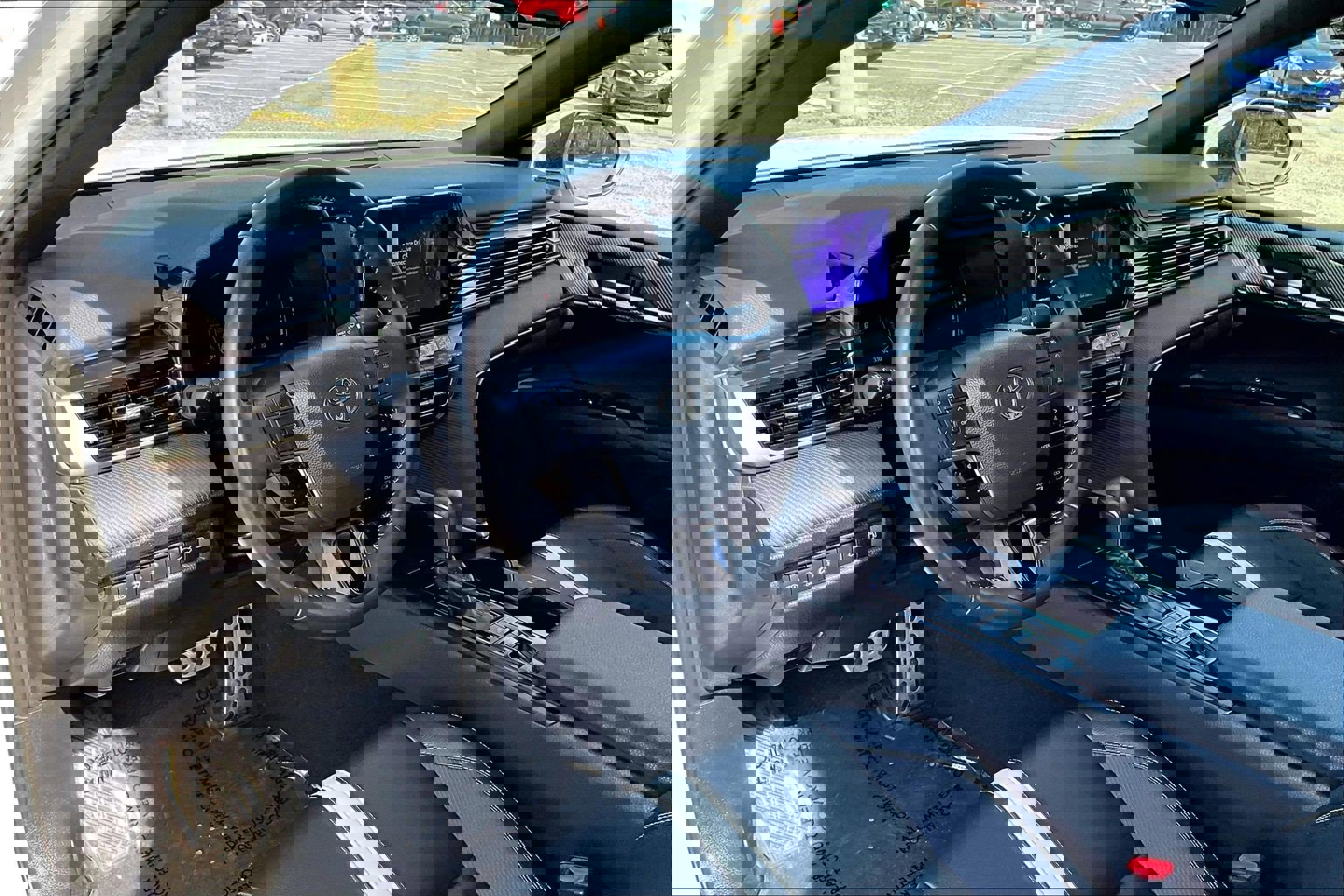 Used 2025 Toyota Camry SE image 13