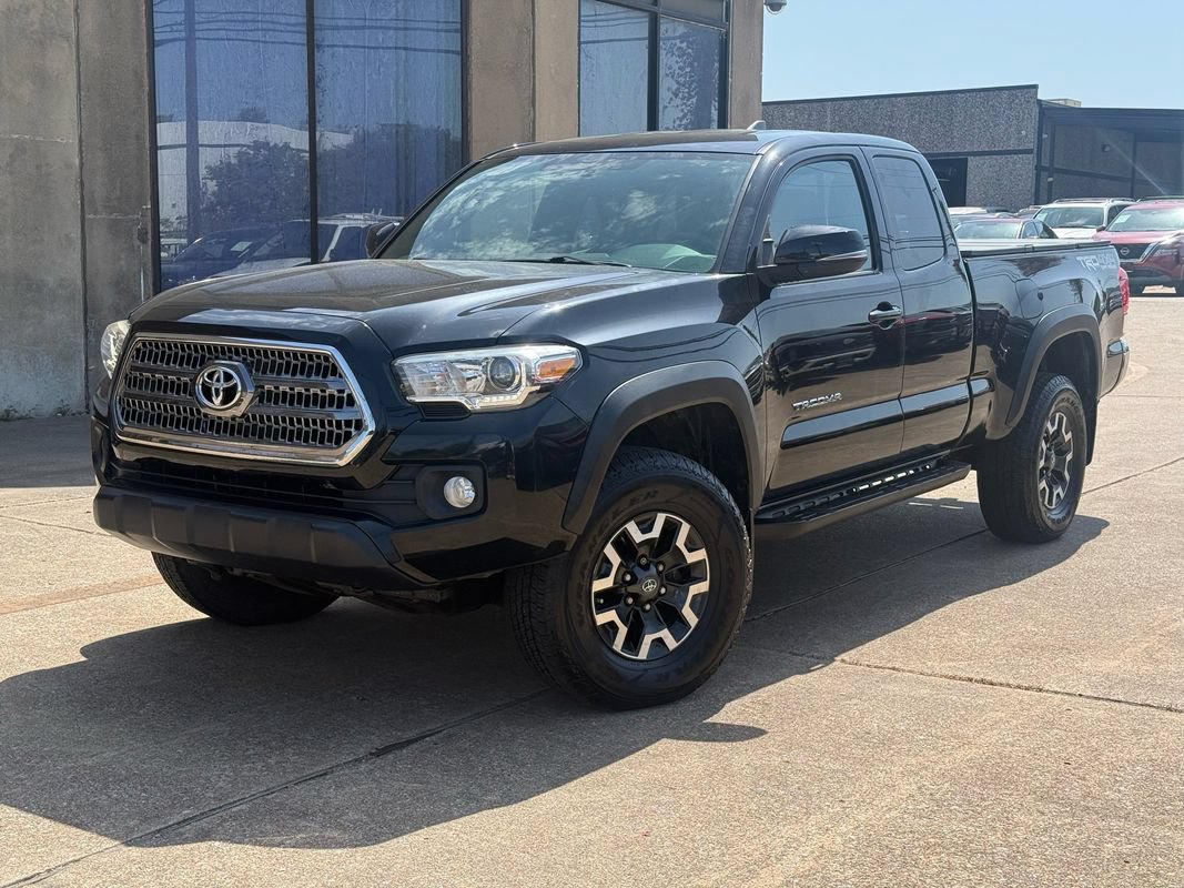 Used 2016 Toyota Tacoma TRD Off-Road AWD/4WD image 3
