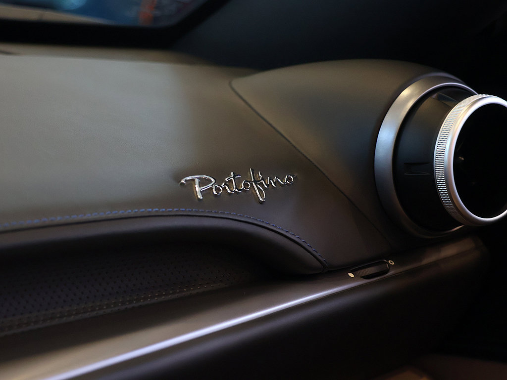 Certified 2019 Ferrari Portofino RWD image 98