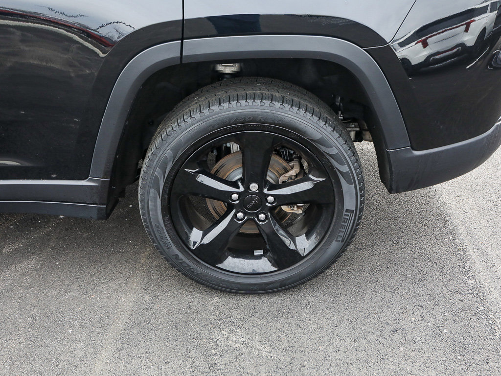 Used 2023 Jeep Grand Cherokee Limited w/ Black Appearance Package image 10