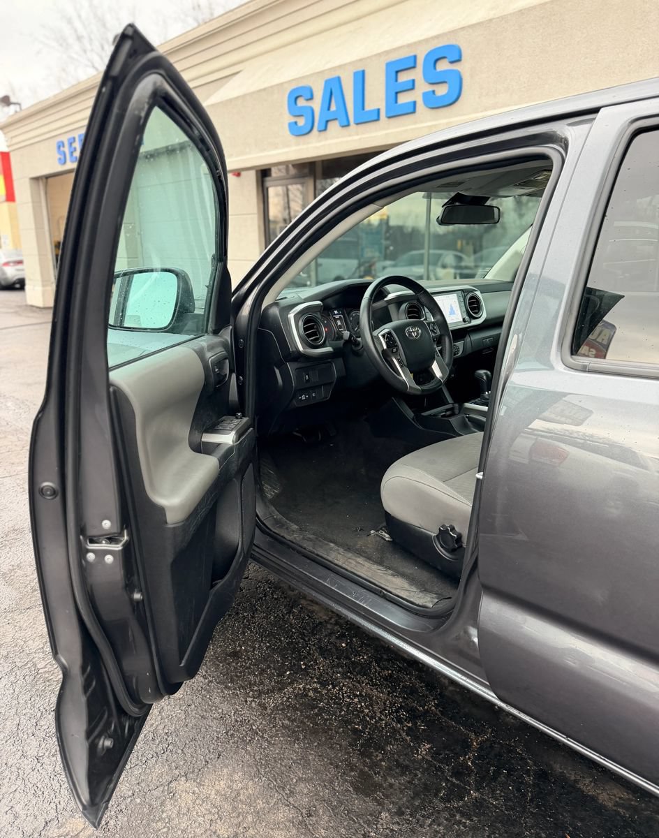 Used 2023 Toyota Tacoma SR5 RWD image 8