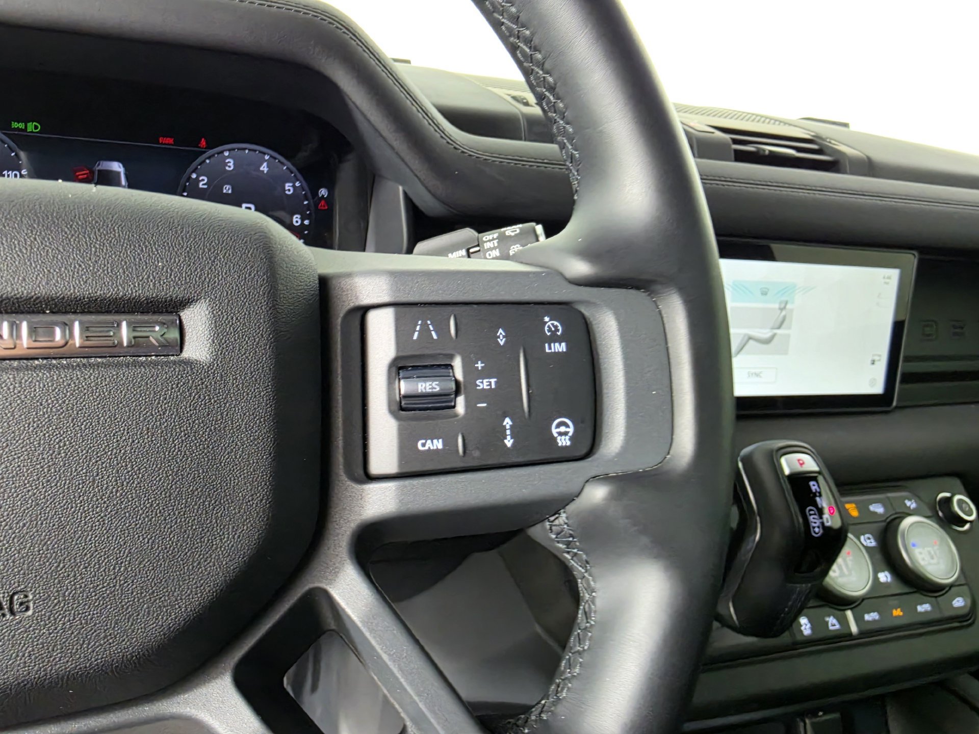 Used 2024 Land Rover Defender 110 X-Dynamic SE AWD/4WD image 10