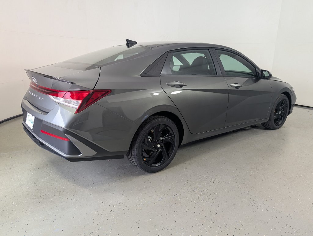 New 2026 Hyundai Elantra SEL Sport FWD image 6