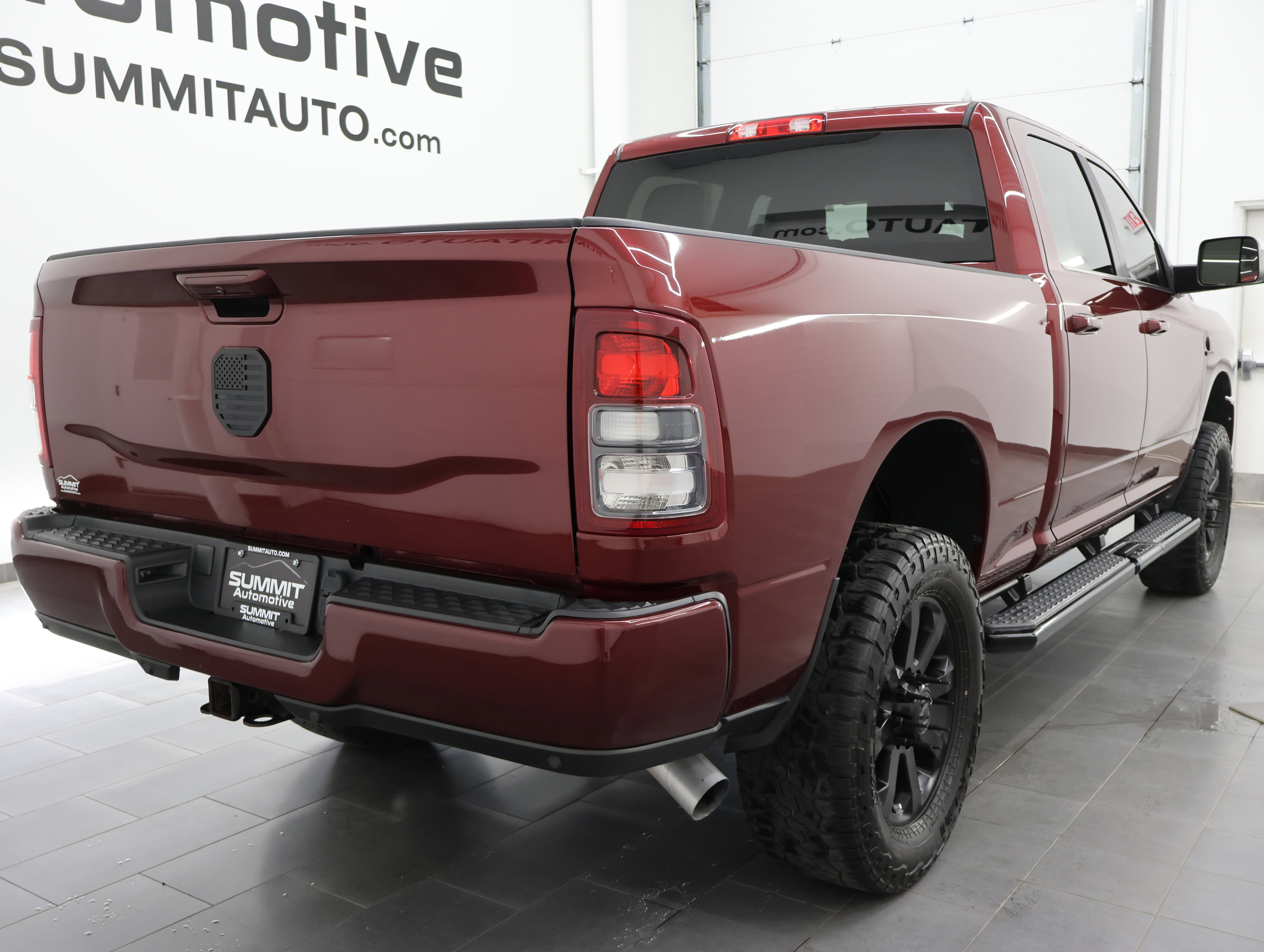 Used 2022 RAM 2500 Big Horn w/ Night Edition AWD/4WD image 4