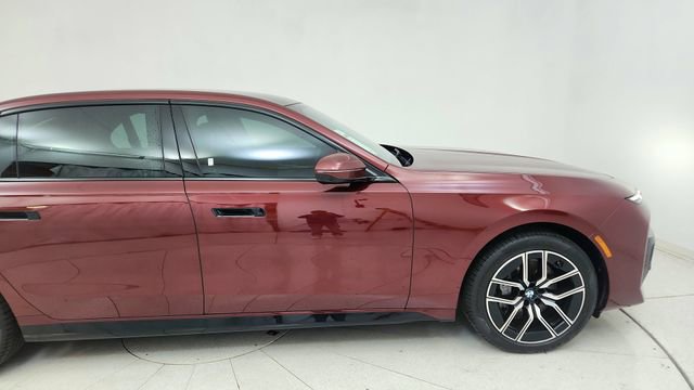 Used 2025 BMW 740i image 8