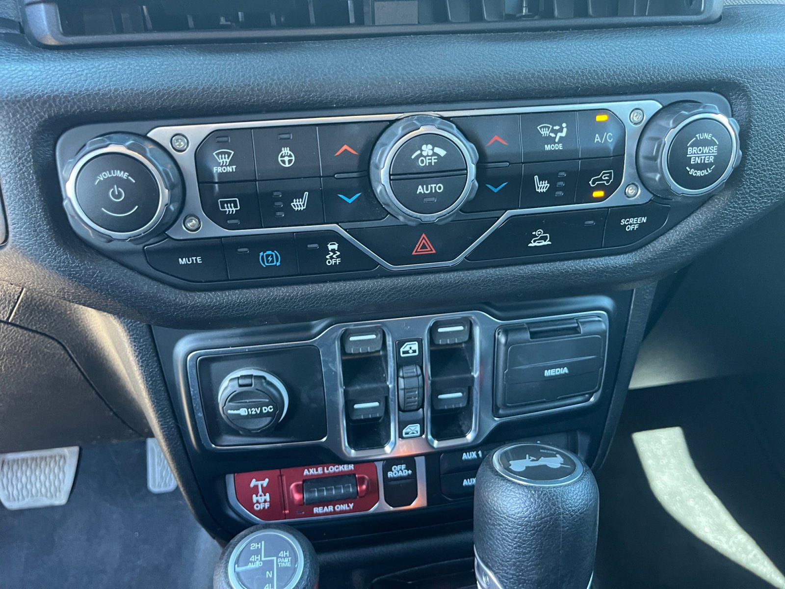 Used 2024 Jeep Wrangler Willys image 30