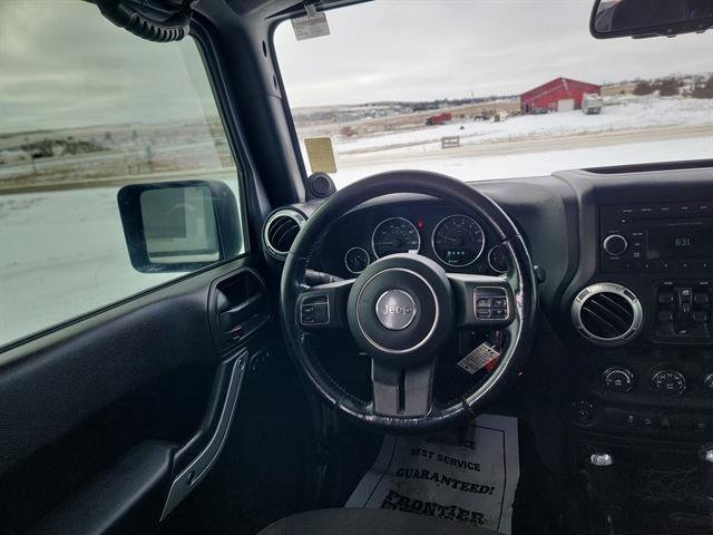 Used 2013 Jeep Wrangler Unlimited Sahara image 14