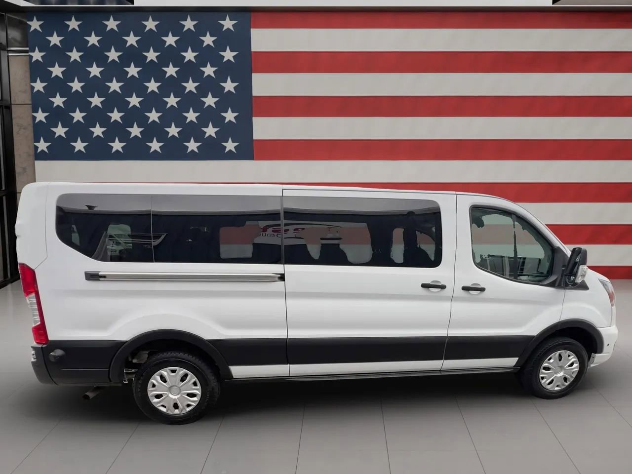 Used 2024 Ford Transit 350 XLT image 2