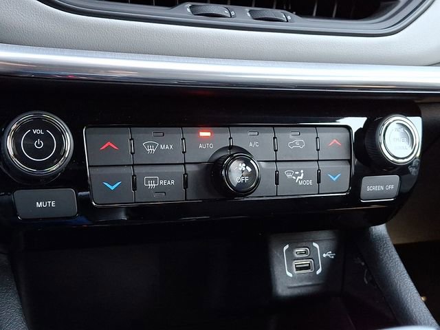 Used 2023 Jeep Compass Limited image 16