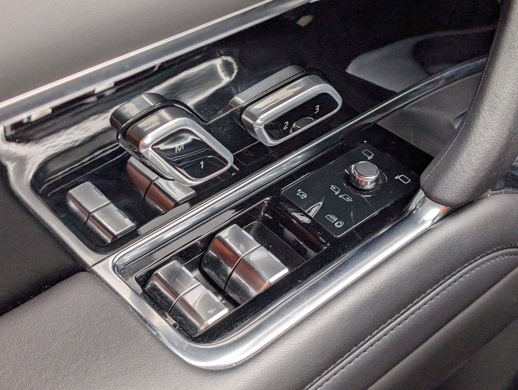 Used 2023 Land Rover Range Rover SE image 27