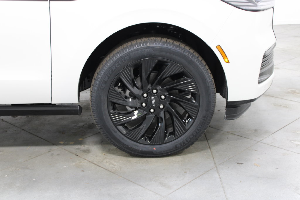 New 2026 Lincoln Navigator Reserve w/ Jet Appearance Package AWD/4WD image 11