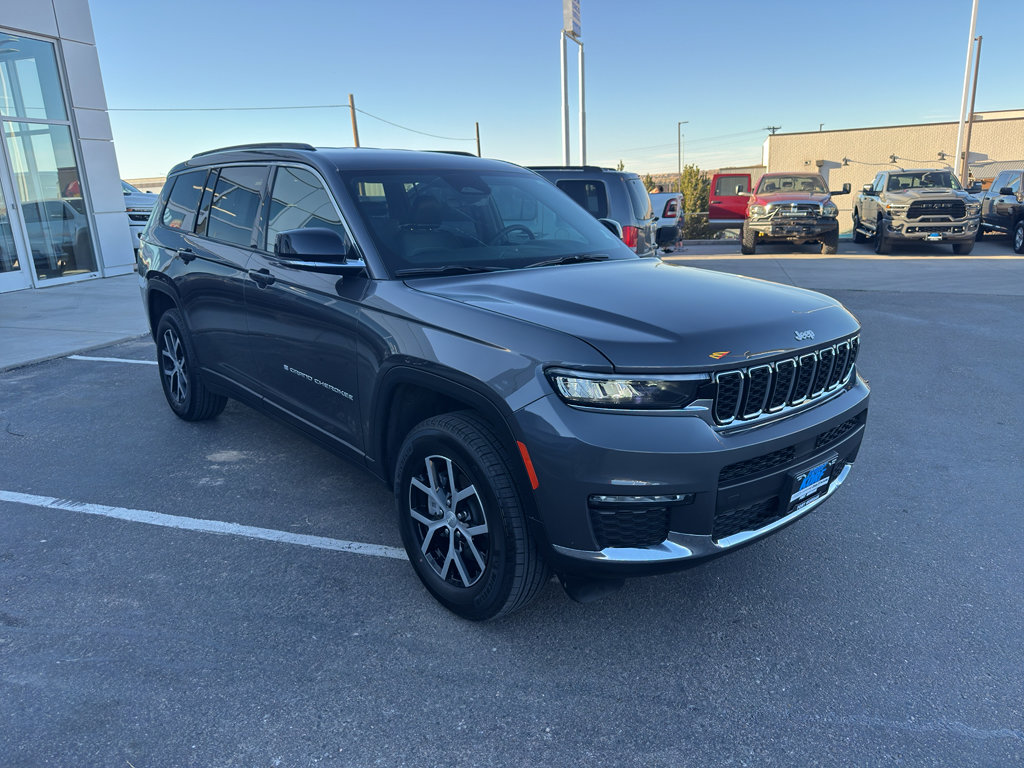 Used 2025 Jeep Grand Cherokee L Limited w/ Trailer Tow Package AWD/4WD image 7