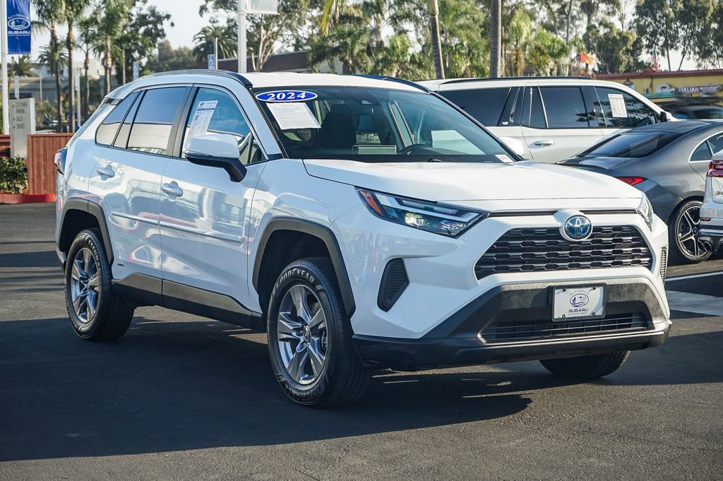 Used 2024 Toyota RAV4 LE AWD/4WD image 3