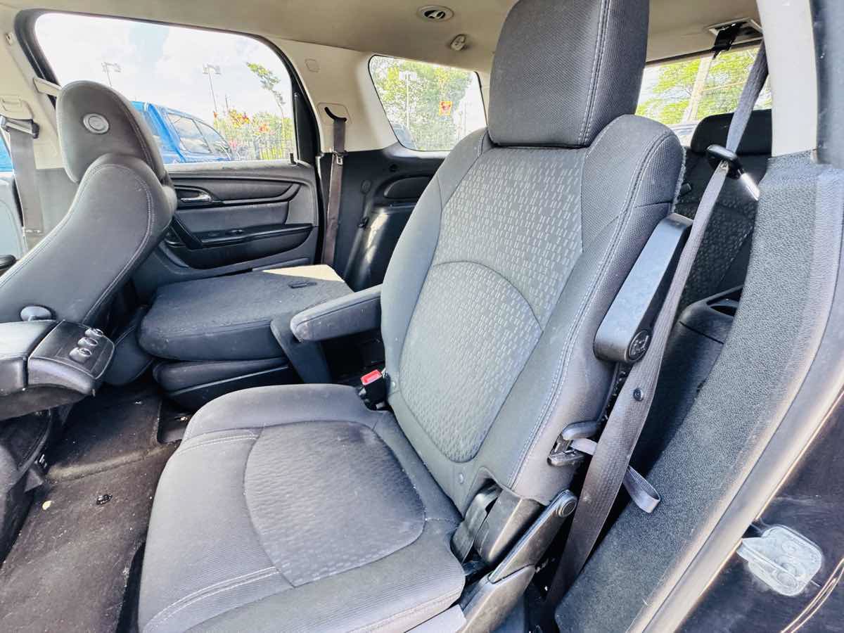 Used 2014 GMC Acadia SLE FWD image 13