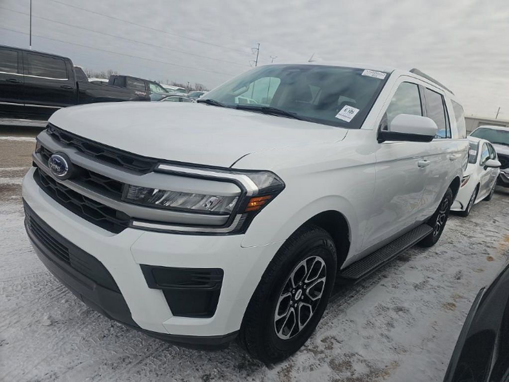 Used 2024 Ford Expedition XLT image 2